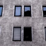 okna-antracytowe-a-elewacja-domu-jak-dobrac-idealne-polaczenie-kolorystyczne-1